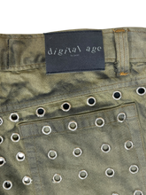 Load image into Gallery viewer, Trypophobia Denim Flared Shorts - Sand
